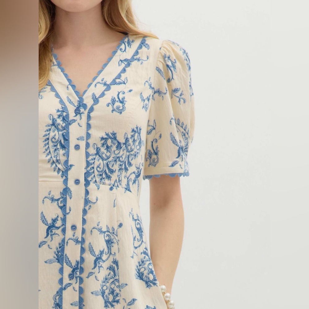 Blue & Cream V-Neck Floral Midi Dress - Picture 3 of 7